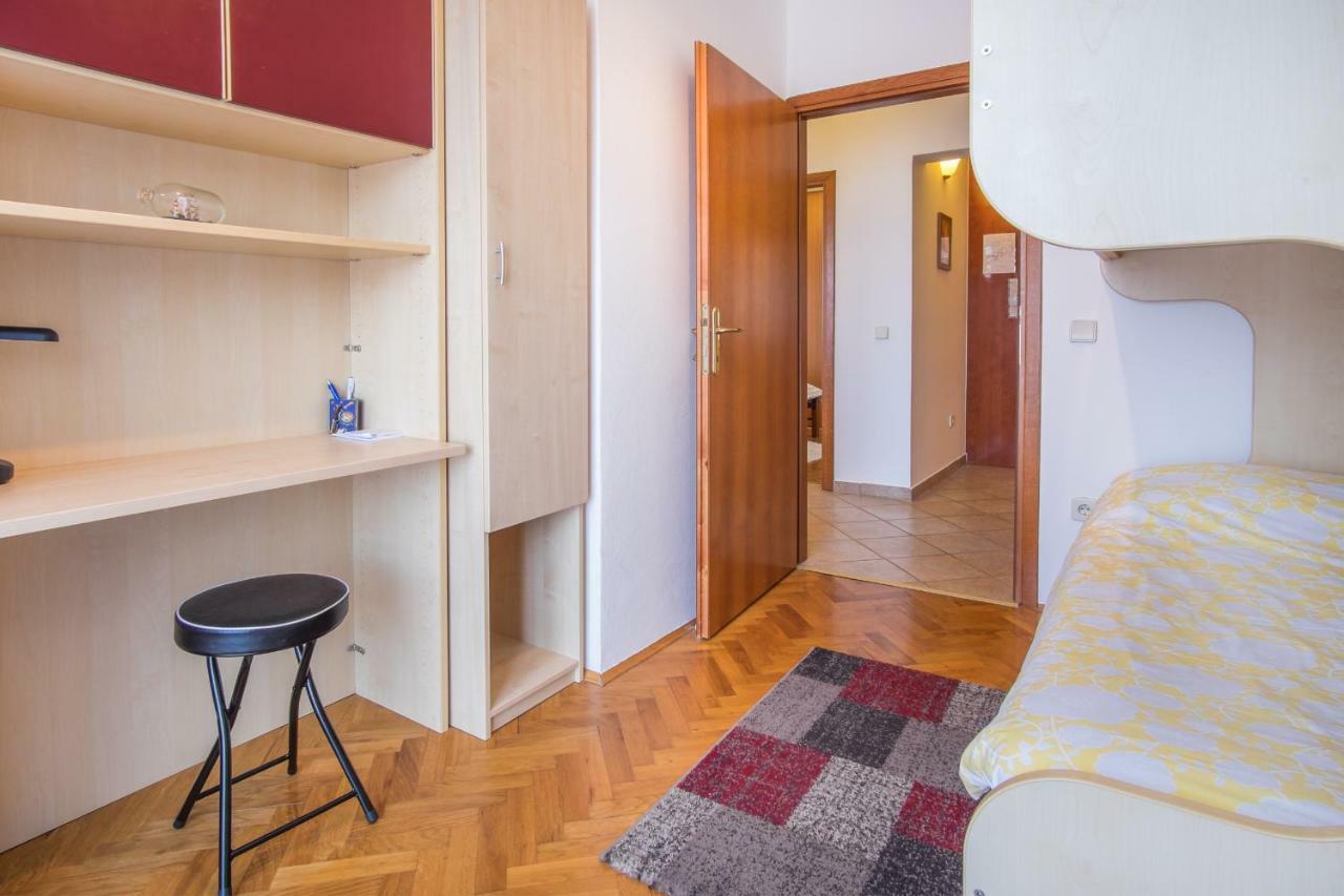 Apartman Cubranic Apartment Vrbnik Exterior photo