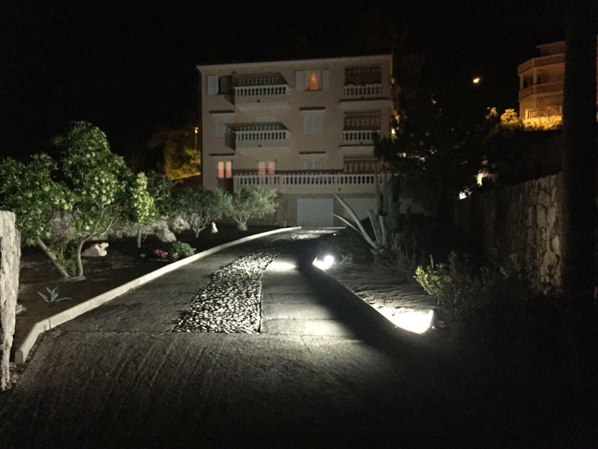 Apartman Cubranic Apartment Vrbnik Exterior photo
